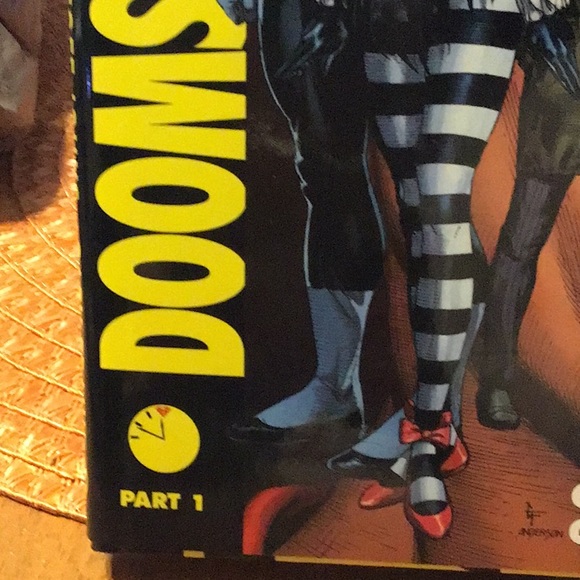 DC Graphic novel Doomsday Clock Part one - Picture 2 of 4
